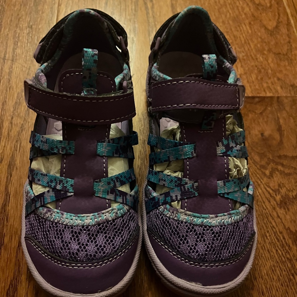 NIB SO girls sandals